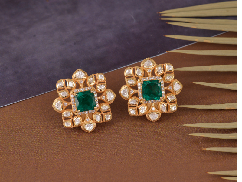 minimalist fashion jewelry for every day look.